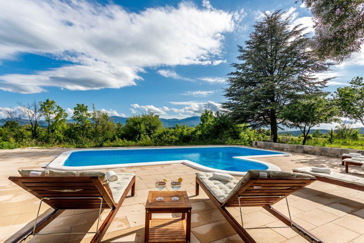 הוילה Casa Di Oliva-House With Heated Pool & Jacuzzi In Trilj, Croatia מראה חיצוני תמונה