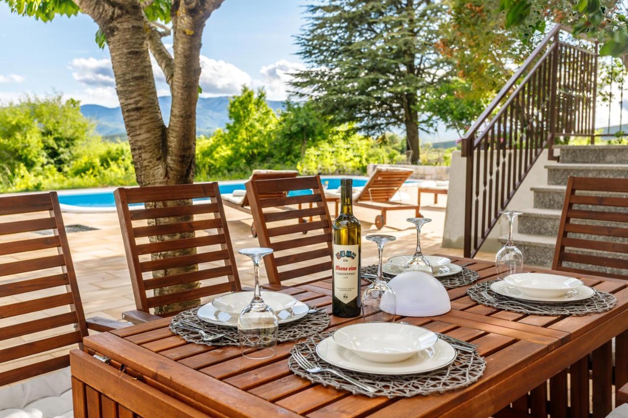 הוילה Casa Di Oliva-House With Heated Pool & Jacuzzi In Trilj, Croatia מראה חיצוני תמונה