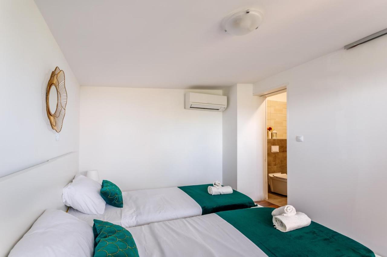 הוילה Casa Di Oliva-House With Heated Pool & Jacuzzi In Trilj, Croatia מראה חיצוני תמונה