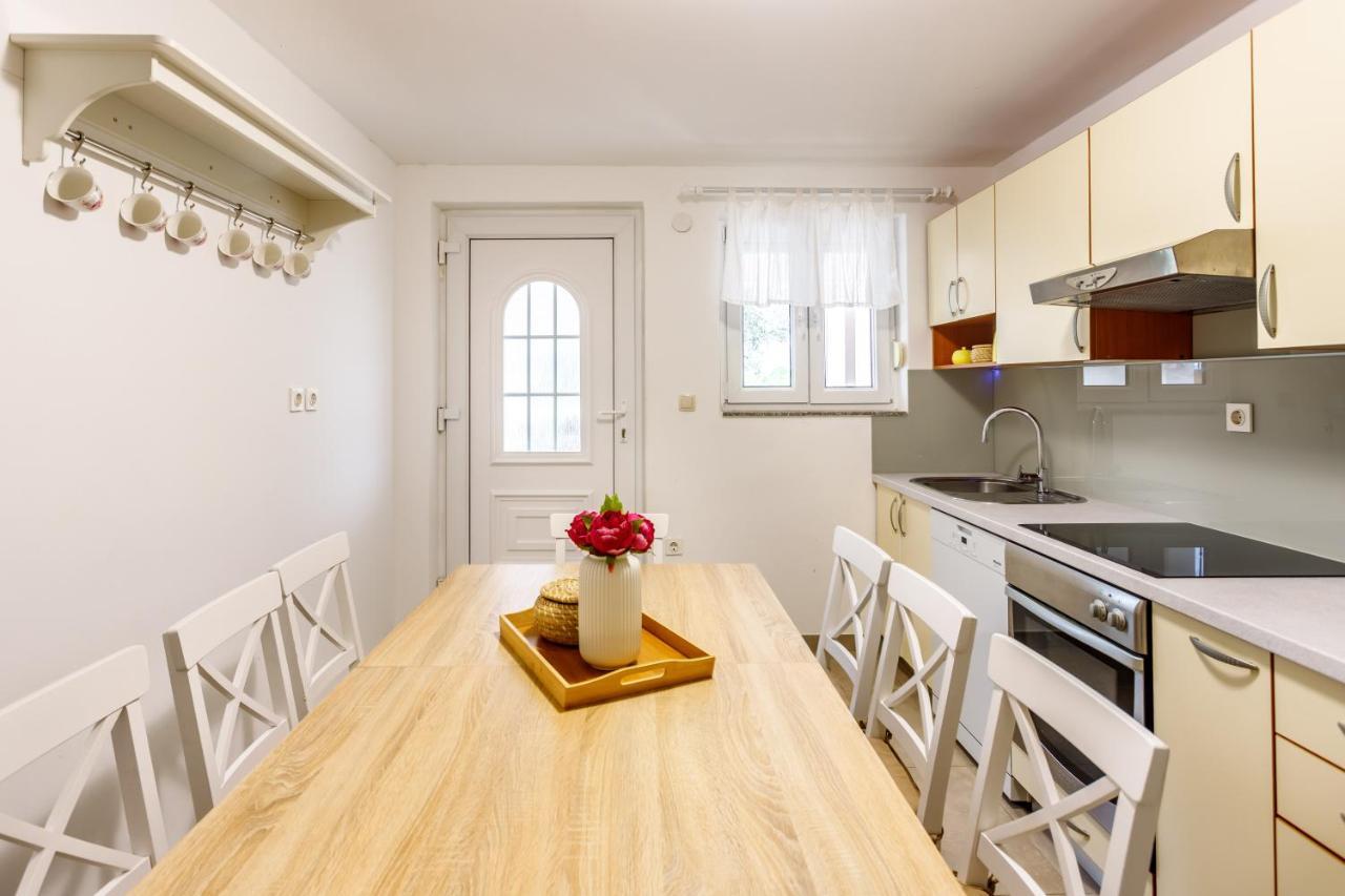 הוילה Casa Di Oliva-House With Heated Pool & Jacuzzi In Trilj, Croatia מראה חיצוני תמונה