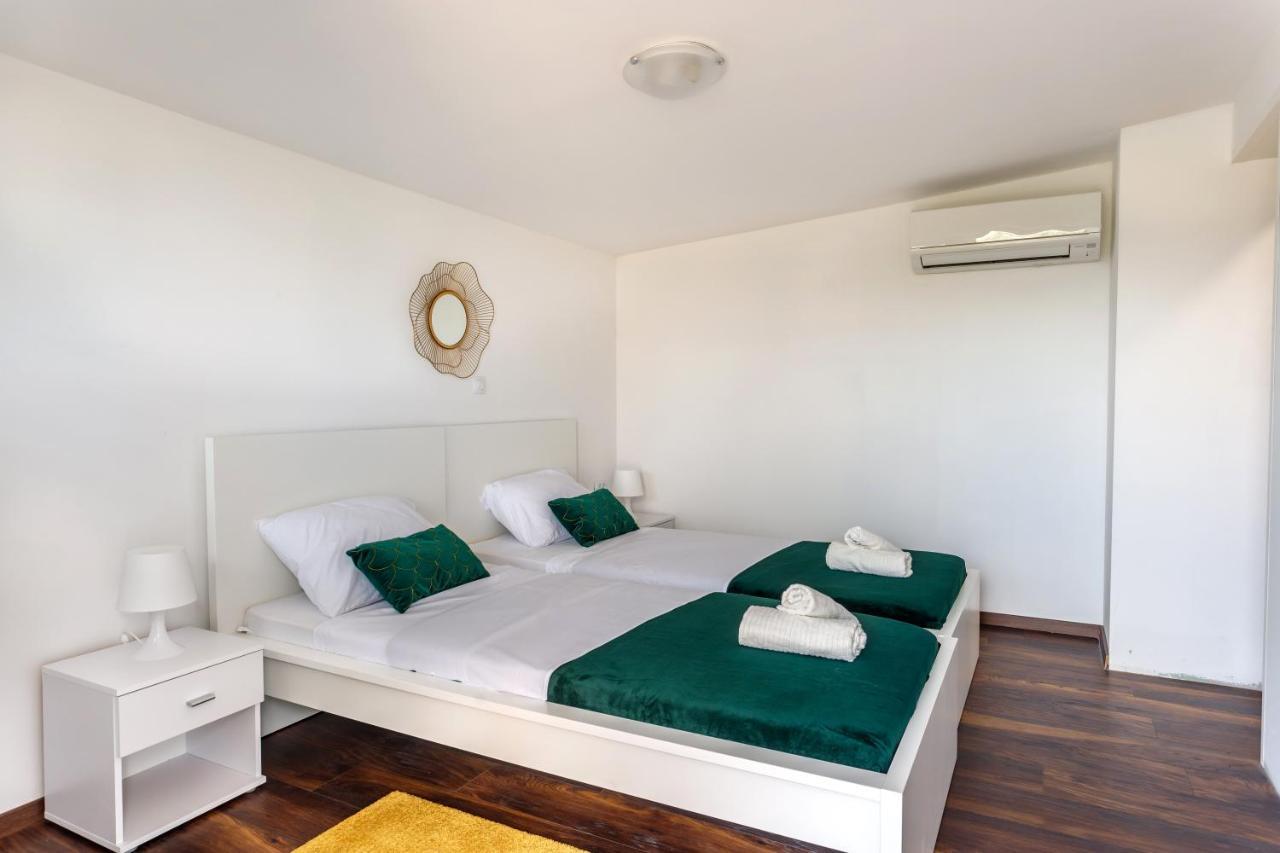 הוילה Casa Di Oliva-House With Heated Pool & Jacuzzi In Trilj, Croatia מראה חיצוני תמונה