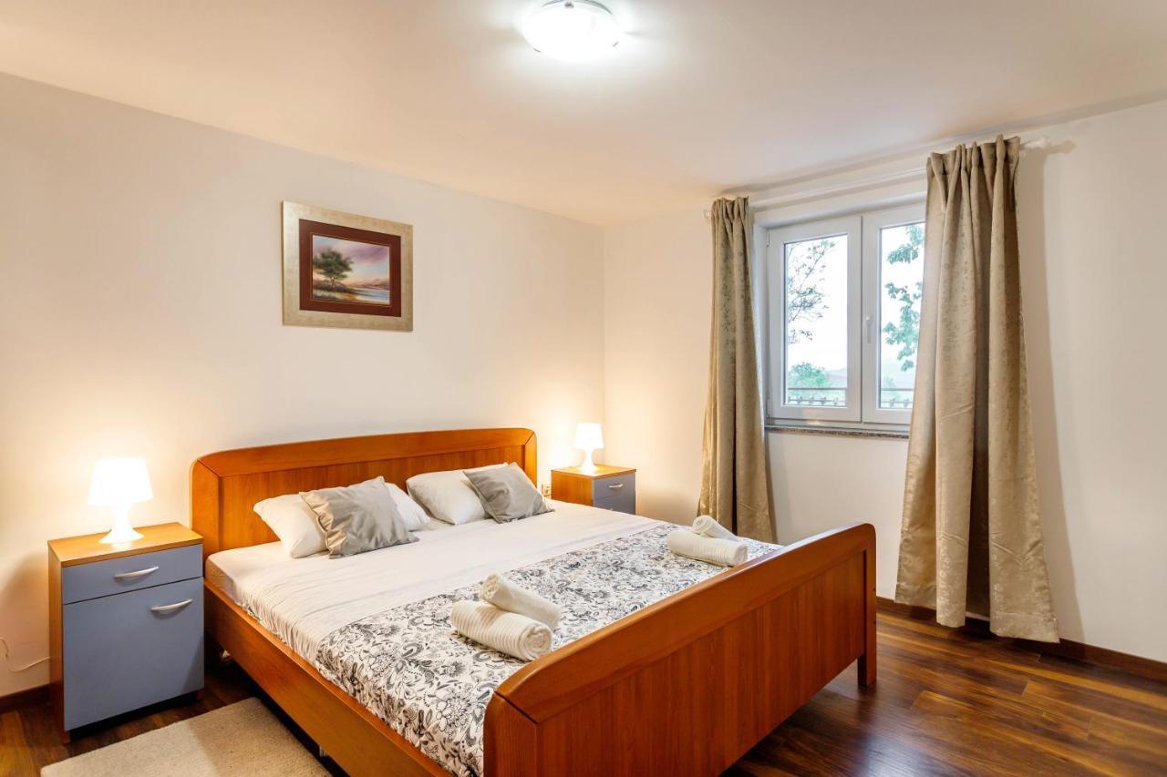 הוילה Casa Di Oliva-House With Heated Pool & Jacuzzi In Trilj, Croatia מראה חיצוני תמונה