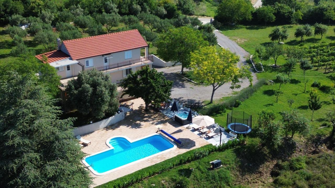 הוילה Casa Di Oliva-House With Heated Pool & Jacuzzi In Trilj, Croatia מראה חיצוני תמונה