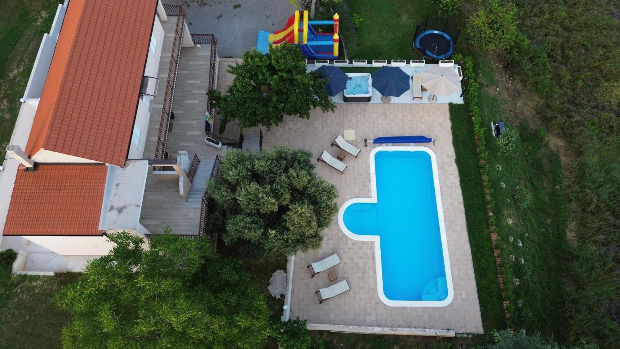 הוילה Casa Di Oliva-House With Heated Pool & Jacuzzi In Trilj, Croatia מראה חיצוני תמונה